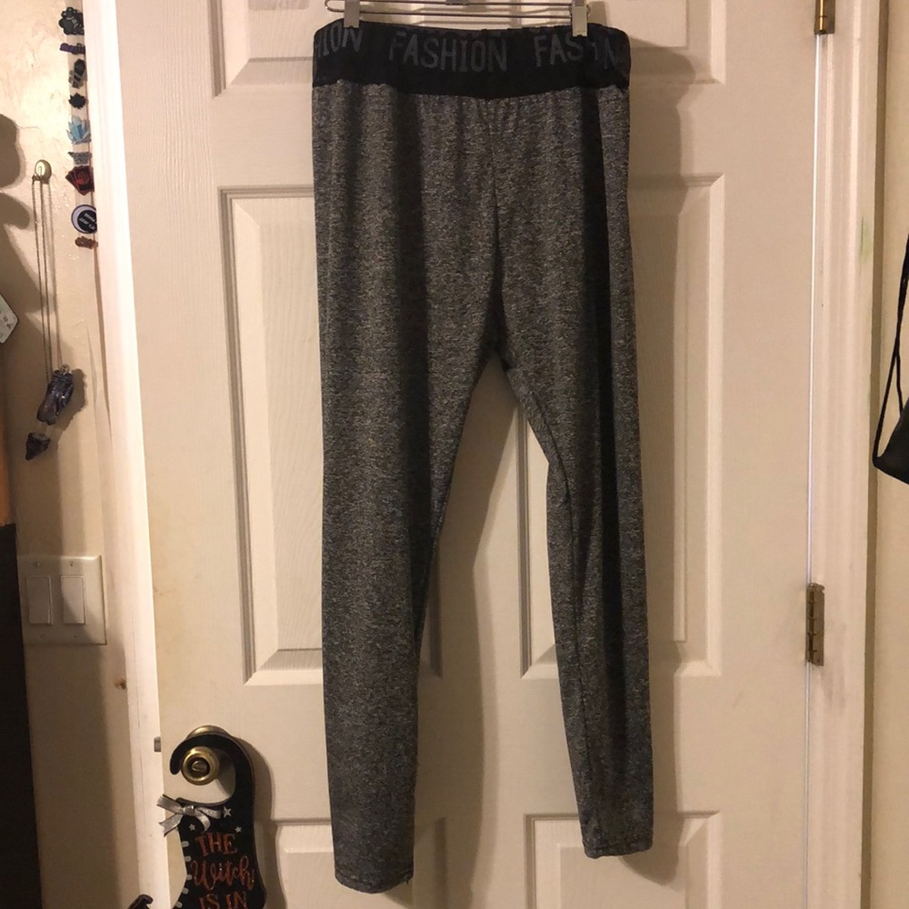 NWOT Gray “Fashion” leggings
